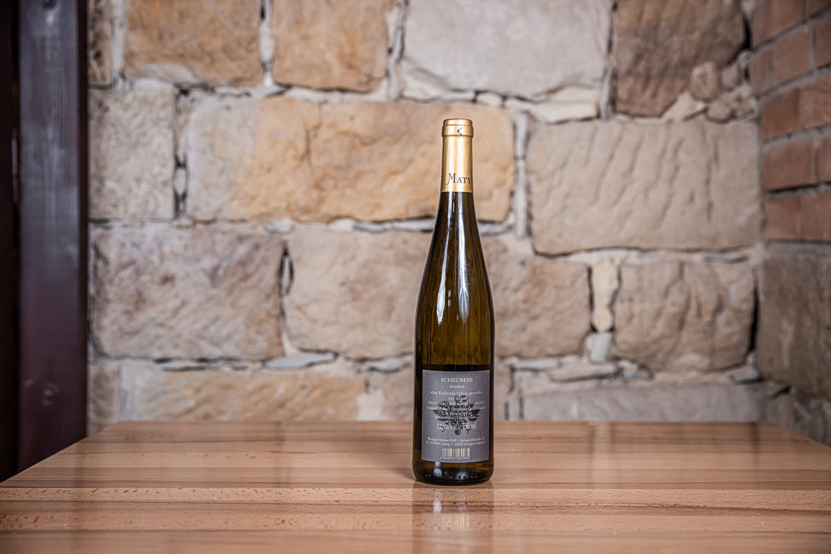 Pinot Gris, aged in oak barrels, 2022, QbA