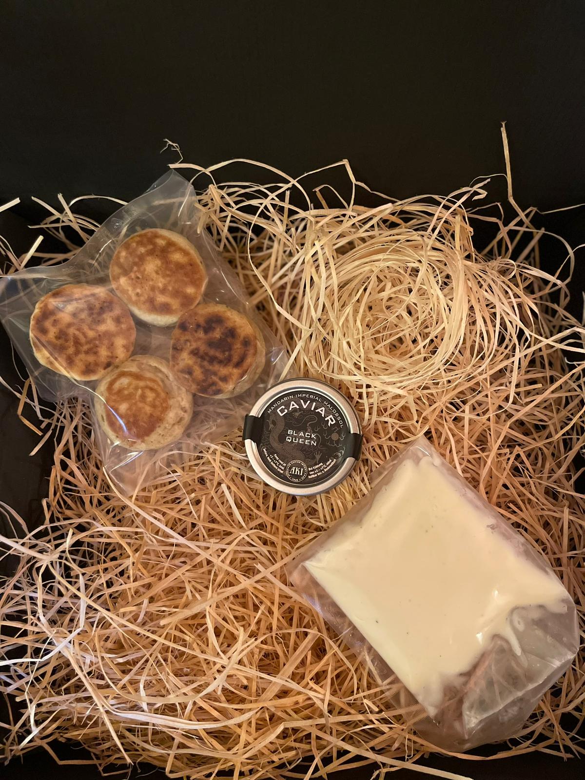 Sturgeon caviar (10g), blinis, crème fraîche