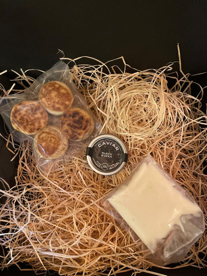 Sturgeon caviar (10g), blinis, crème fraîche