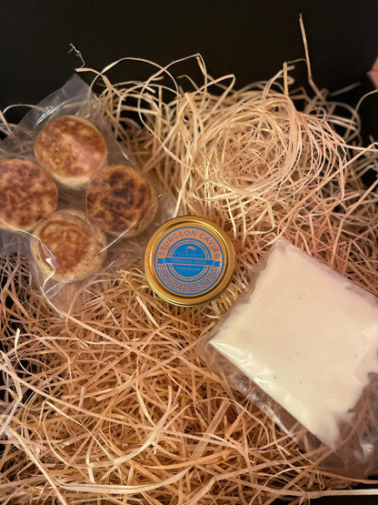 Sturgeon caviar (50g), blinis, crème fraîche