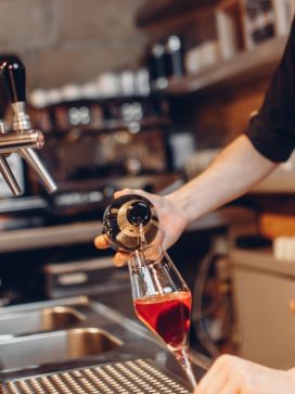 Food Tasting vor dem Service am Tresen, Genuss-Atelier