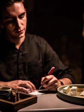 Food Tasting vor dem Service am Tresen, Genuss-Atelier